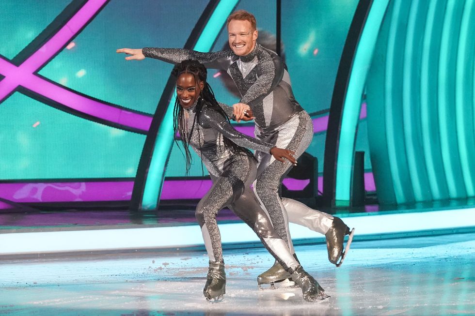 Greg Rutherford et Vanessa James, dansant sur la glace