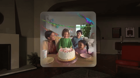Clip vidéo spatial Apple Vision Pro d’une fille soufflant des bougies d’anniversaire