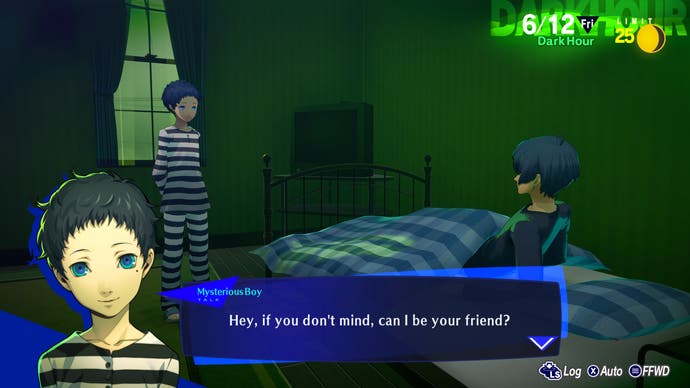 Image de Persona 3 Reload montrant un garçon mystérieux parlant au protagoniste assis dans son lit.