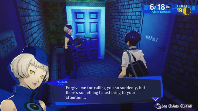 Image de Persona 3 Reload montrant Elizabeth vous appelant à la porte bleue de la Velvet Room.