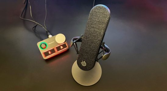 SteelSeries Alias Pro review image showing the CLR connection at the bottom of the mic