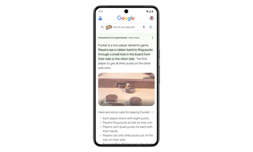 Un écran de téléphone affichant les résultats de la recherche (dans l'application mobile Google) pour une recherche visuelle d'un mystérieux jeu de société.  Les résultats révèlent que le jeu est un jeu de rondelle.