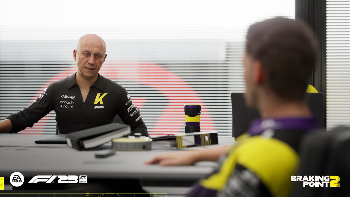 Scène du récit de Braking Point 2 de F1 23 : le directeur de l'équipe, Andreo Konner, parle à un pilote dans son bureau