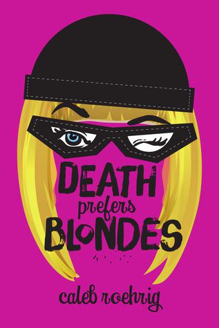 couverture de Death Prefers Blondes de Caleb Roehrig, illustration de cheveux blonds portant un bonnet en tricot noir et un masque noir, sur fond fuschia