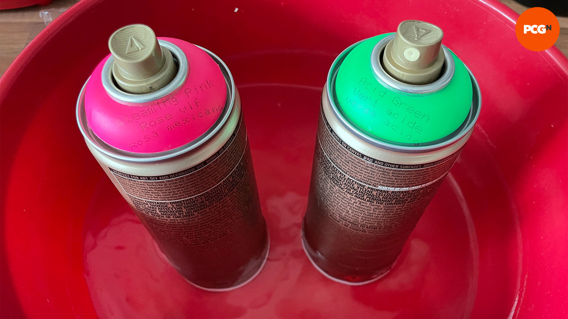Comment peindre votre boîtier PC : Réchauffez vos bombes aérosols