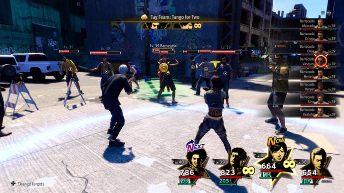 Capture d'écran de Like A Dragon : Infinite Wealth, montrant comment aligner une capacité d'équipe en combat.