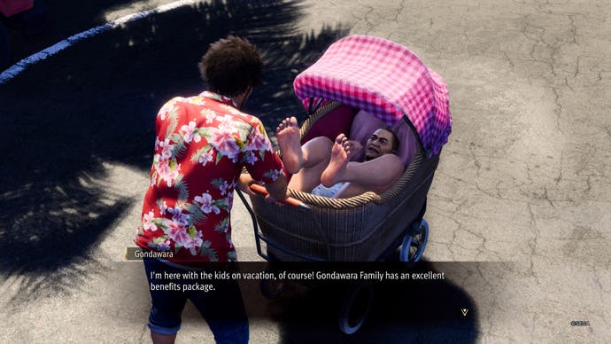 Capture d'écran de Like A Dragon : Infinite Wealth, montrant une conversation avec un homme-bébé dans un landau.