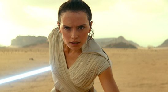 Daisy Ridley dit que le nouveau film Star Wars est "cool comme de la merde"