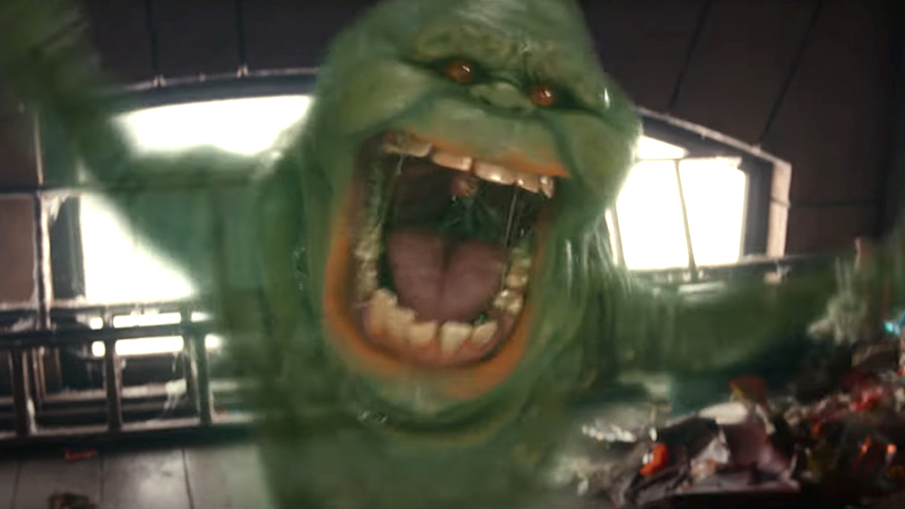 Slimer volant devant la caméra dans Ghostbusters : Frozen Empire