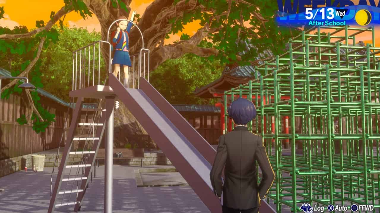 Revue de Persona 3 Reload – Une image de Maiko et du protagoniste dans un terrain de jeu dans Persona 3 Reload.  Image capturée par VideoGamer.