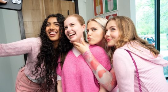 MEAN GIRLS, from left: Avantika, Renee Rapp, Angourie Rice, Bebe Wood, on set, 2024. ph: JoJo Whilden / © Paramount Pictures / Courtesy Everett Collection