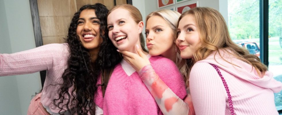MEAN GIRLS, from left: Avantika, Renee Rapp, Angourie Rice, Bebe Wood, on set, 2024. ph: JoJo Whilden / © Paramount Pictures / Courtesy Everett Collection