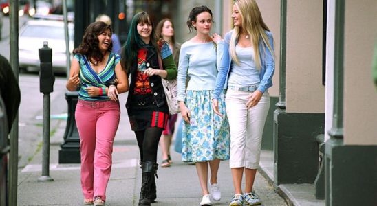 America Ferrera, Amber Tamblyn, Alexis Bledel and Blake Lively in The Sisterhood of the Traveling Pants