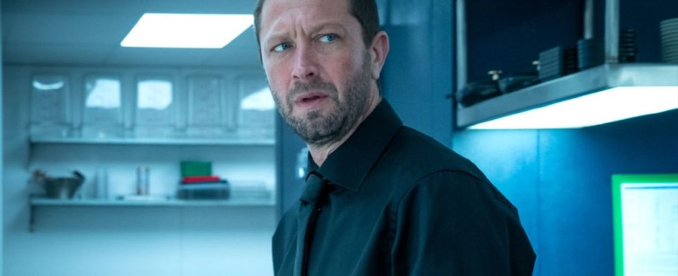 Ebon Moss-Bachrach as Richie standing in a kitchen in Season 2 of The Bear.