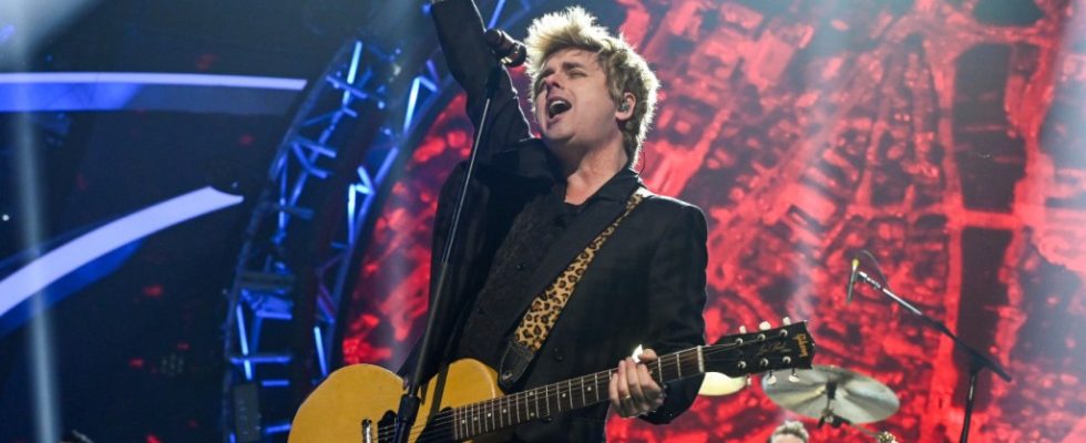 Green Day Bash "MAGA Agenda" pendant la représentation de "American Idiot" lors du "Dick Clark's New Year's Rockin' Eve"