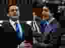 Un composite de deux images.  Le chef du Parti conservateur Pierre Poilievre (à gauche) et le premier ministre Justin Trudeau pendant la période des questions, le mercredi 29 novembre 2023 à Ottawa.  LA PRESSE CANADIENNE/Adrian Wyld