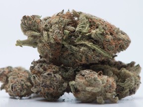 De la marijuana médicale est exposée à Toronto le 5 novembre 2017.