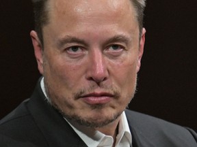 Elon Musk a été frappé mardi par une décision invalidant son programme salarial de 2018 – le plus important de l'histoire d'une entreprise américaine – après qu'un investisseur a affirmé qu'il était entaché de conflits d'intérêts et de révélations trompeuses de la part du constructeur de voitures électriques.