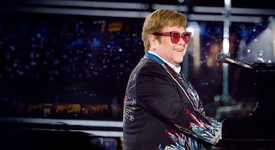 La tournée de concerts d'adieu d'Elton John a remporté un Emmy et lui a valu un EGOT