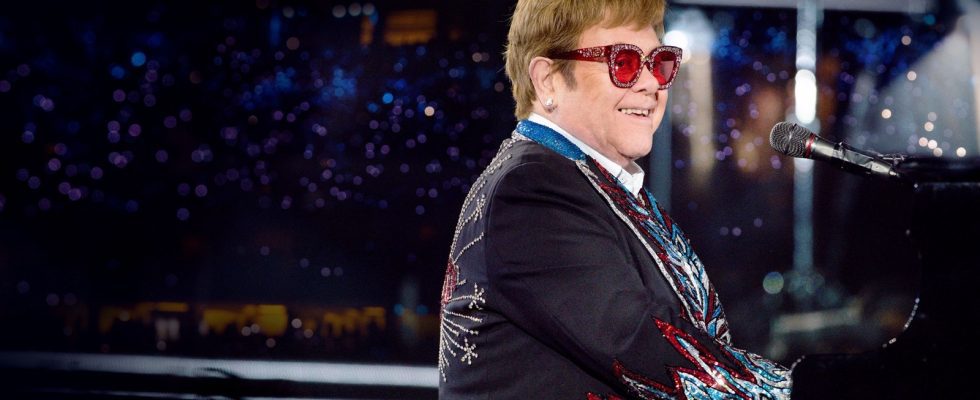 La tournée de concerts d'adieu d'Elton John a remporté un Emmy et lui a valu un EGOT