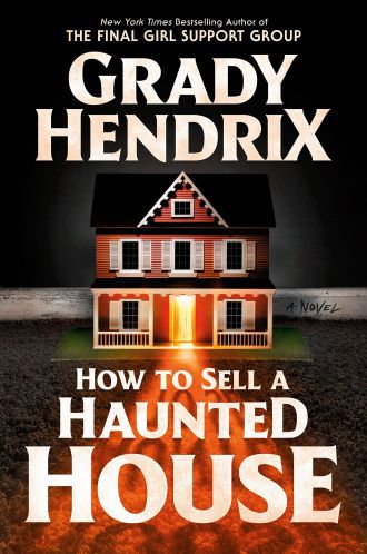 couverture de Comment vendre une maison hantée de Grady Hendrix ;  image d'une maison la nuit avec une lumière allumée sur la porte d'entrée