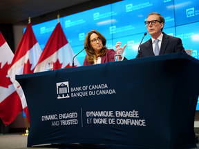 Tiff Macklem, gouverneur de la Banque du Canada, et Carolyn Rogers, sous-gouverneure principale