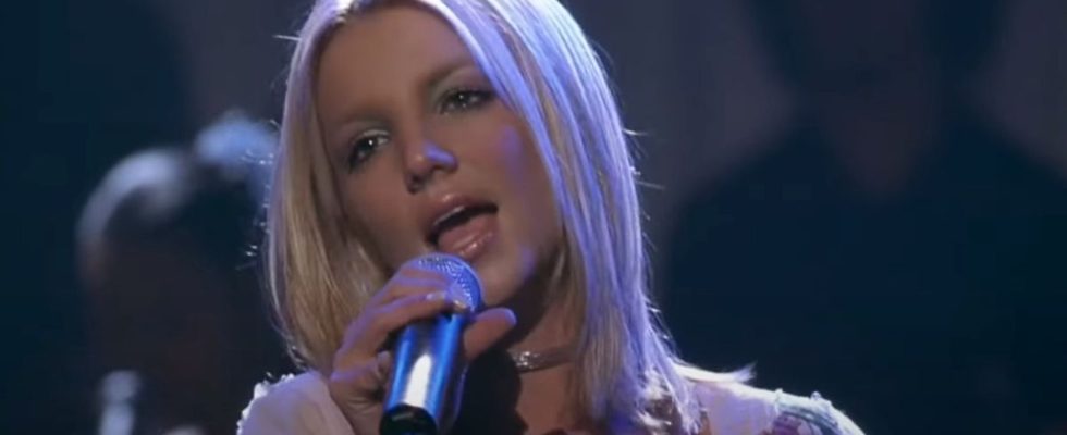 A screenshot of Britney Spears singing in the movie Crossroads.