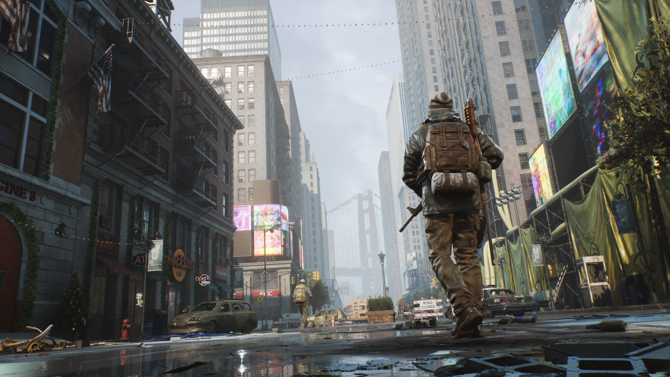 Capture d'écran promotionnelle du jeu défunt The Day Before.  Un joueur, vêtu d'un équipement militaire, patrouille dans une ville aride.