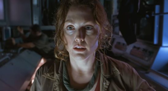Julianne Moore stares straight ahead with concern in The Lost World: Jurassic Park.