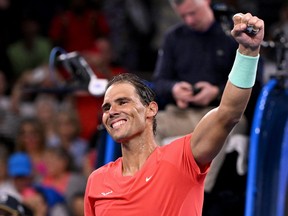 L'Espagnol Rafael Nadal célèbre sa victoire dans son match masculin contre l'Autrichien Dominic Thiem à l'International de Brisbane.