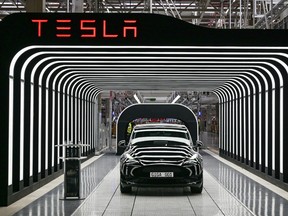 Tesla Inc. a perdu plus de 94 milliards de dollars en valorisation boursière au cours des deux premières semaines de 2024 seulement.