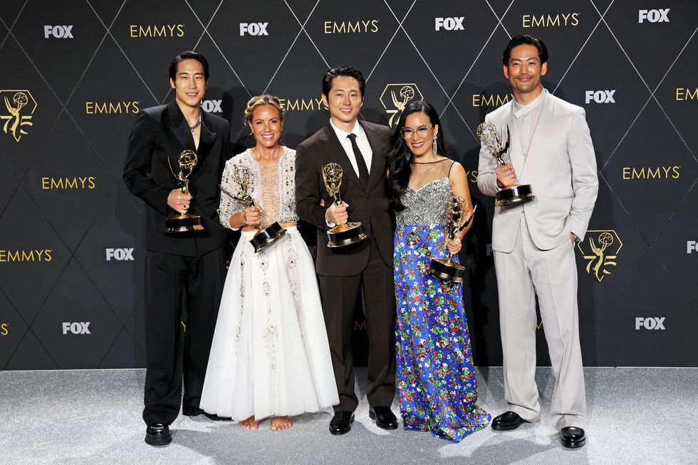Young Mazino, Maria Bello, Steven Yeun, Ali Wong et Joseph Lee, lauréats d'une série limitée ou d'anthologie exceptionnelle pour le bœuf aux Emmy Awards