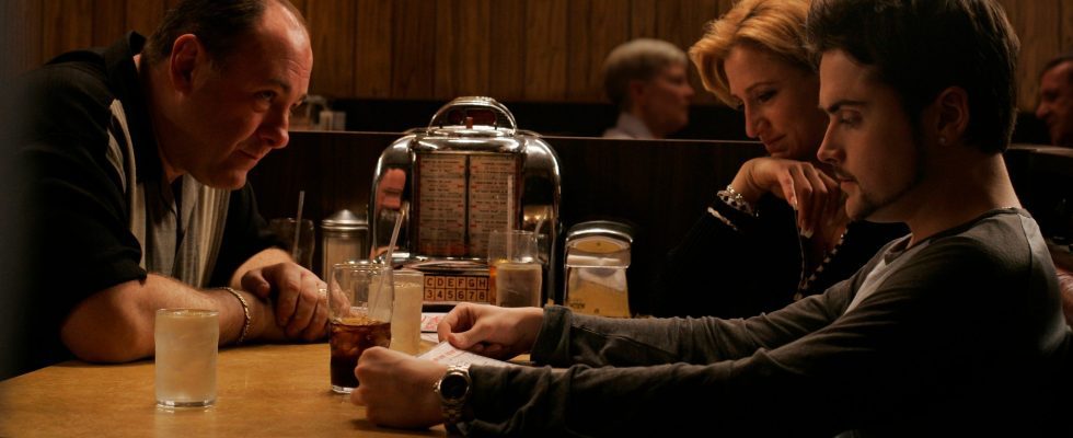 The final scene of The Sopranos featuring Tony (James Gandolfini), Carmella (Edie Falco), and A.J. (Robert Iler) at a diner.