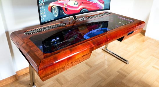 Il a fallu quatre ans pour construire ce PC de bureau en bois brillant