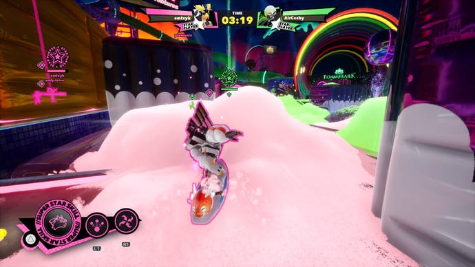 Jet Justice surfe sur de la mousse dans une bataille multijoueur à partir d'une capture d'écran de Foamstars.