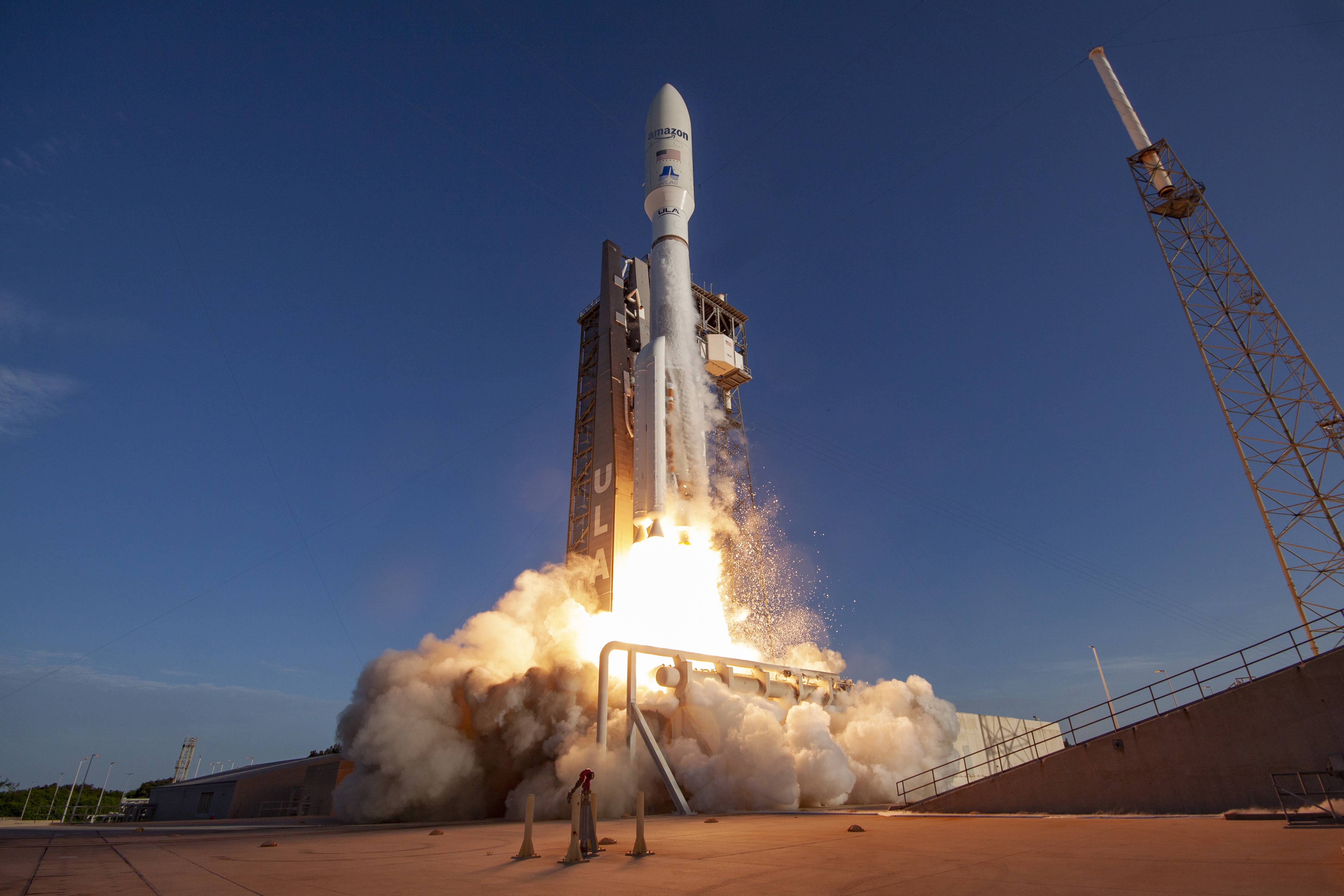 Marque Amazon sur une fusée ULA Atlas V