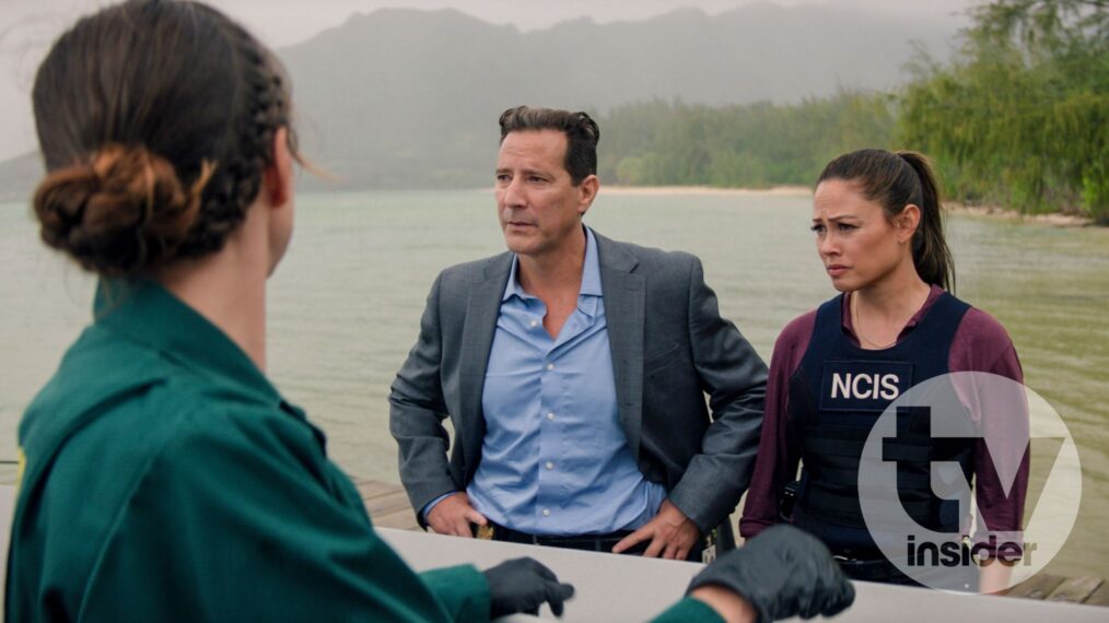 Henry Ian Cusick dans le rôle de l'agent Swift et Vanessa Lachey dans le rôle de Jane Tennant — 'NCIS : Hawai'i Saison 3 Épisode 2