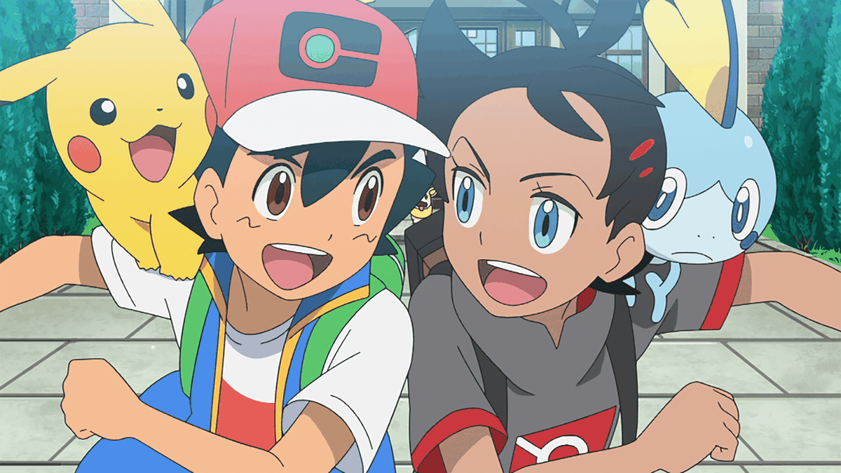 Un garçon d'anime souriant (Ash) avec une créature de souris jaune sur son épaule (Pikachu) cogne les épaules d'un autre garçon d'anime souriant avec (Goh), qui a une créature ressemblant à un poisson à l'air inquiet sur son épaule.  (Sobble).