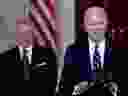 Le président américain Joe Biden, à droite, prononce lundi une allocution aux côtés du roi Abdallah de Jordanie, à la Maison Blanche à Washington, DC.