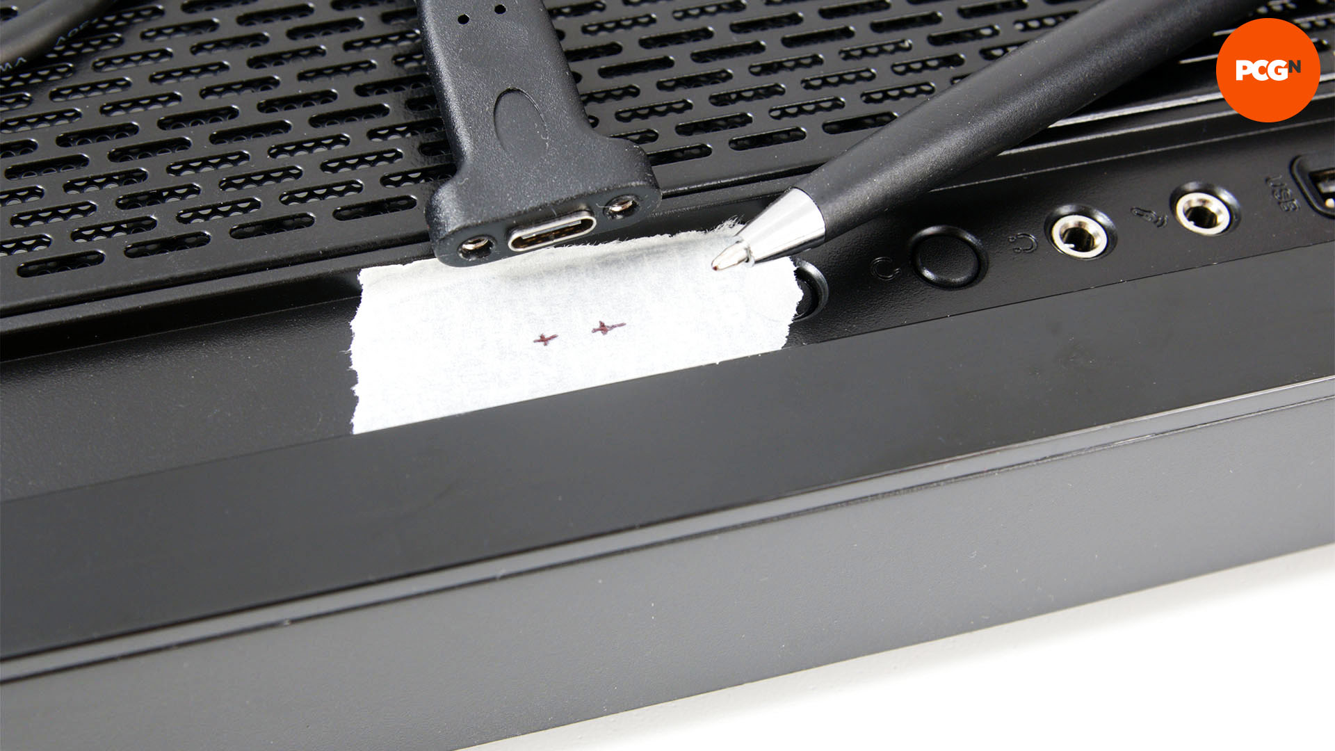 Comment ajouter de l'USB-C au boîtier de votre PC : marquer pour la découpe