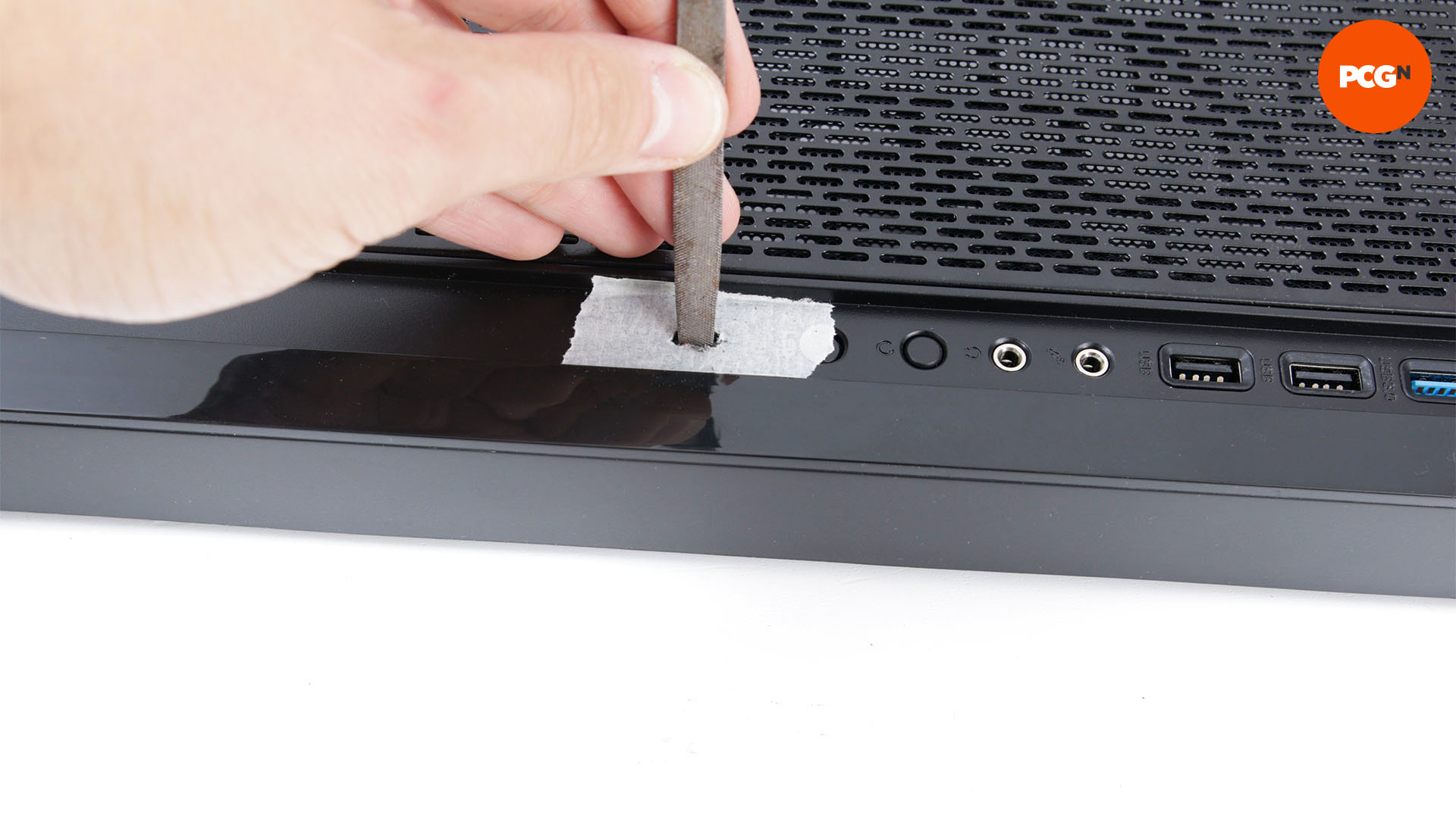 Comment ajouter de l'USB-C au boîtier de votre PC : trou de fichier