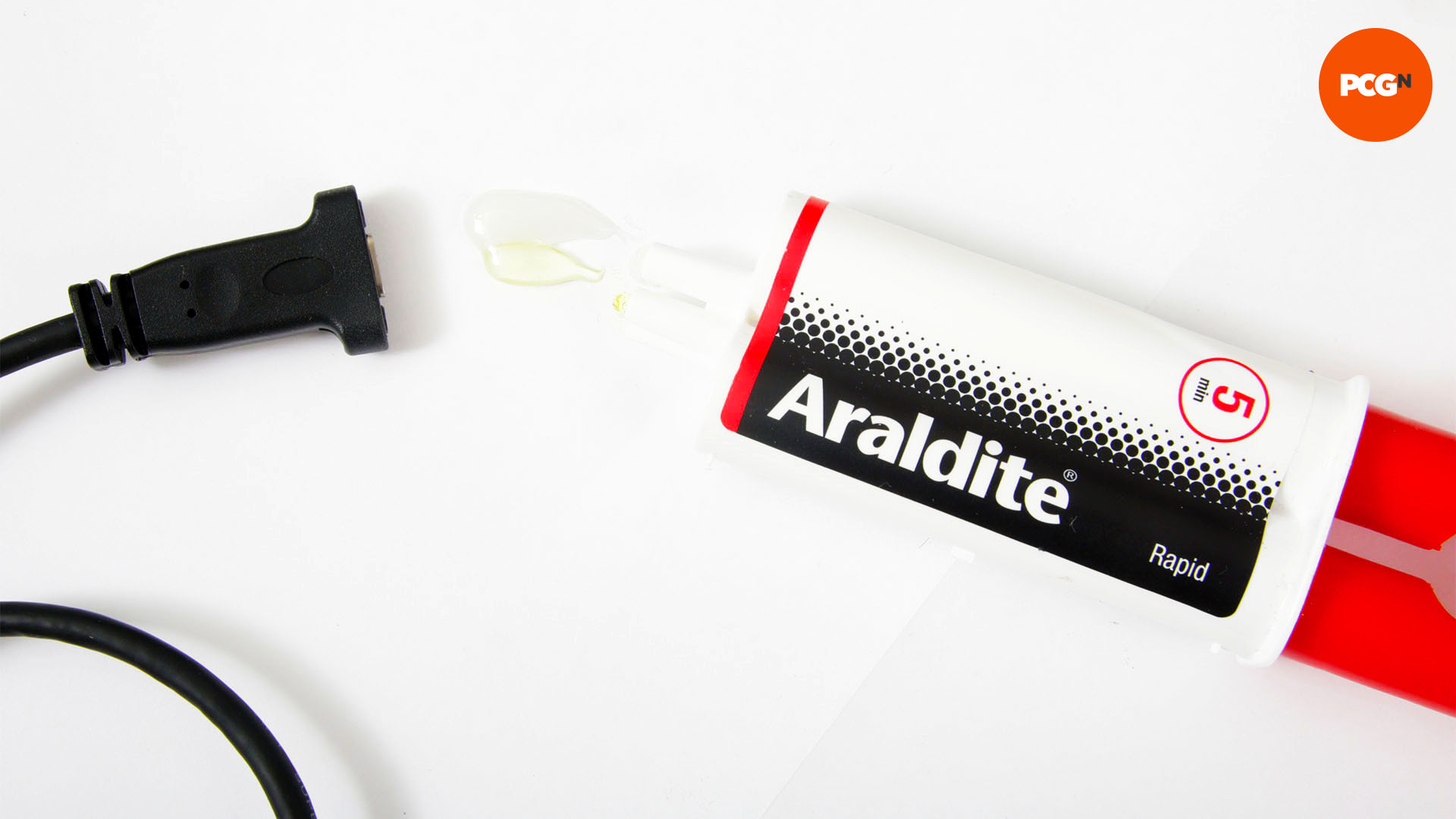 Comment ajouter de l'USB-C au boîtier de votre PC : port sécurisé avec Araldite
