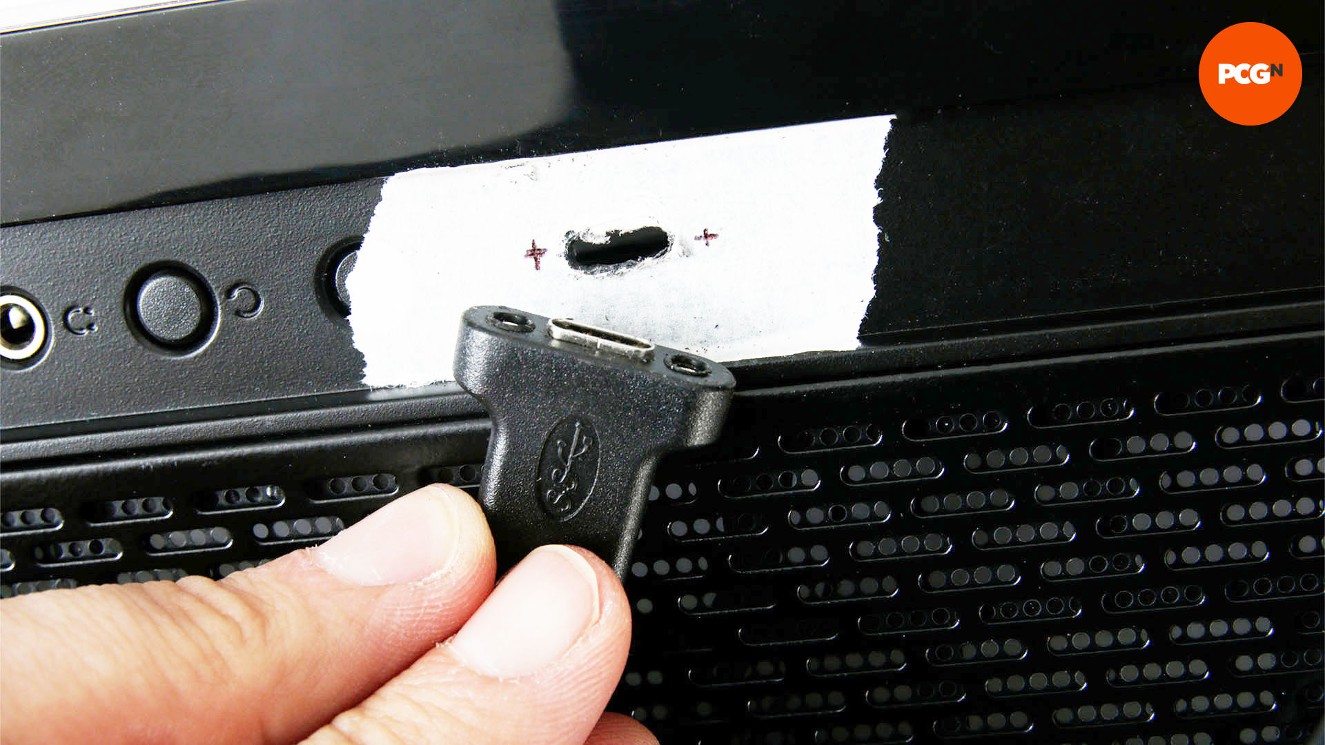 Comment ajouter de l'USB-C au boîtier de votre PC : marquez les trous de montage