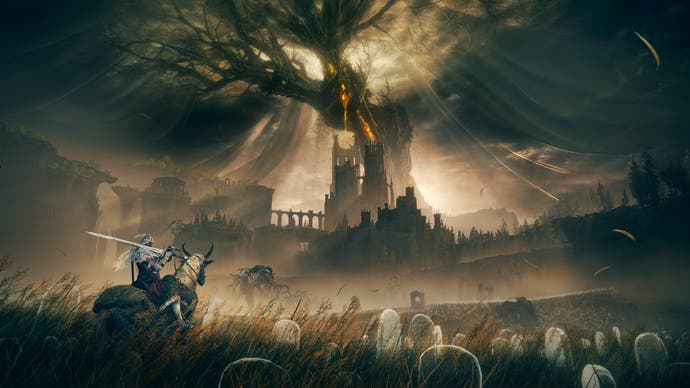 Le personnage du joueur d'Elden Ring chevauche un torrent à travers un champ de pierres tombales fantomatiques avec un arbre géant pleurant en jaune en arrière-plan.