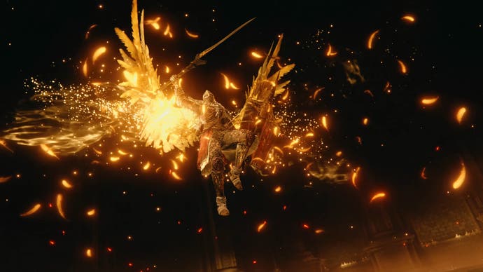 Le personnage du joueur plane dans les airs et déploie des ailes dorées.