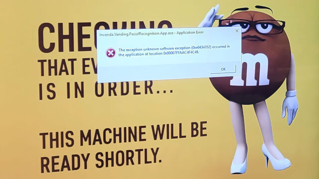 La publication Reddit montre un message d'erreur affiché sur un distributeur automatique de l'Université de Waterloo (recadré et légèrement modifié pour plus de clarté).