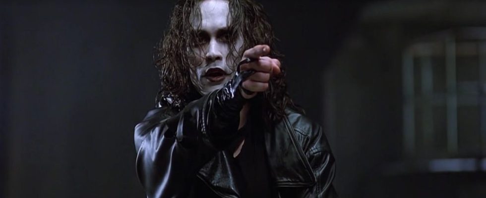 Brandon Lee pointing finger in The Crow