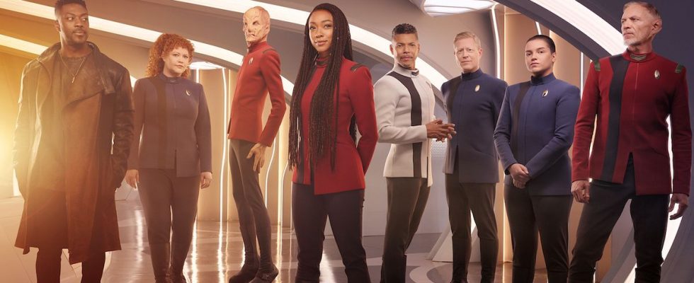 Gallery shot of Star Trek: Discovery Season 5 cast