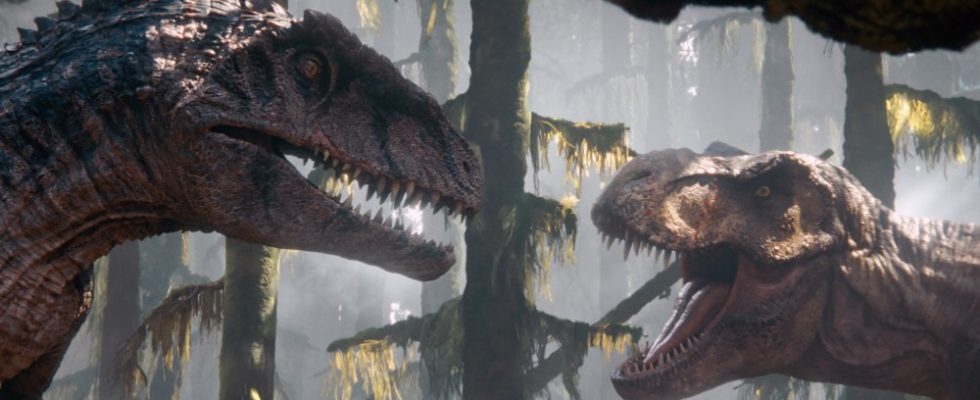 JURASSIC WORLD DOMINION, (aka JURASSIC WORLD 3), a Giganotosaurus and a T. Rex, 2022. © Universal Pictures / Courtesy Everett Collection