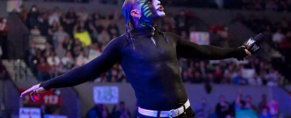 Jeff Hardy with his arms spread out